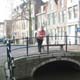 Gouda federica sul ponte del canale