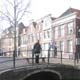 Gouda Elisabetta sul ponte del canale