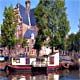 House Boat difronte a Chiesa